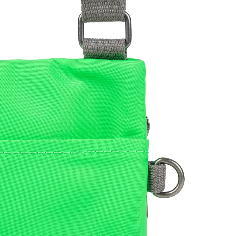 ROKA Chelsea Shamrock-Tasche aus recyceltem Nylon