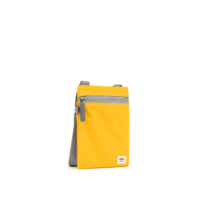 ROKA Chelsea Safranfarbene Tasche aus recyceltem Nylon