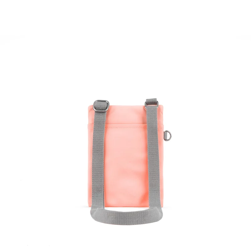 ROKA Chelsea Punch-Tasche aus recyceltem Nylon