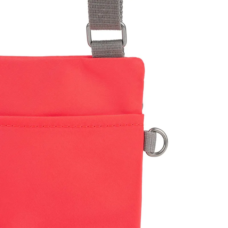 ROKA Chelsea Poppy-Tasche aus recyceltem Nylon