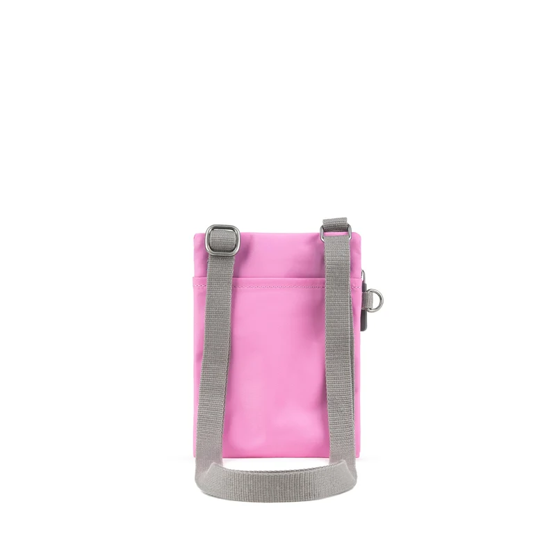 ROKA Chelsea Orchideen-Tasche aus recyceltem Nylon