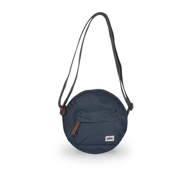 ROKA Paddington B Kleine Tasche aus recyceltem Nylon - Rauch