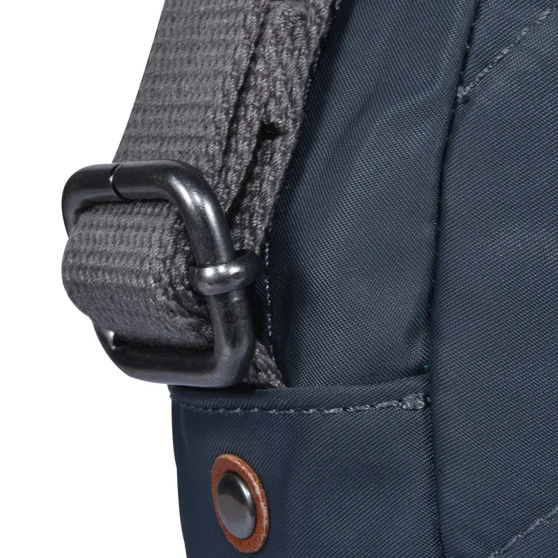ROKA Paddington B Kleine Tasche aus recyceltem Nylon - Rauch