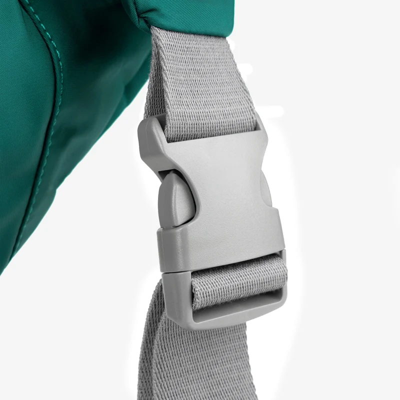 ROKA Ovale M XL-Tasche aus recyceltem Nylon - Blaugrün