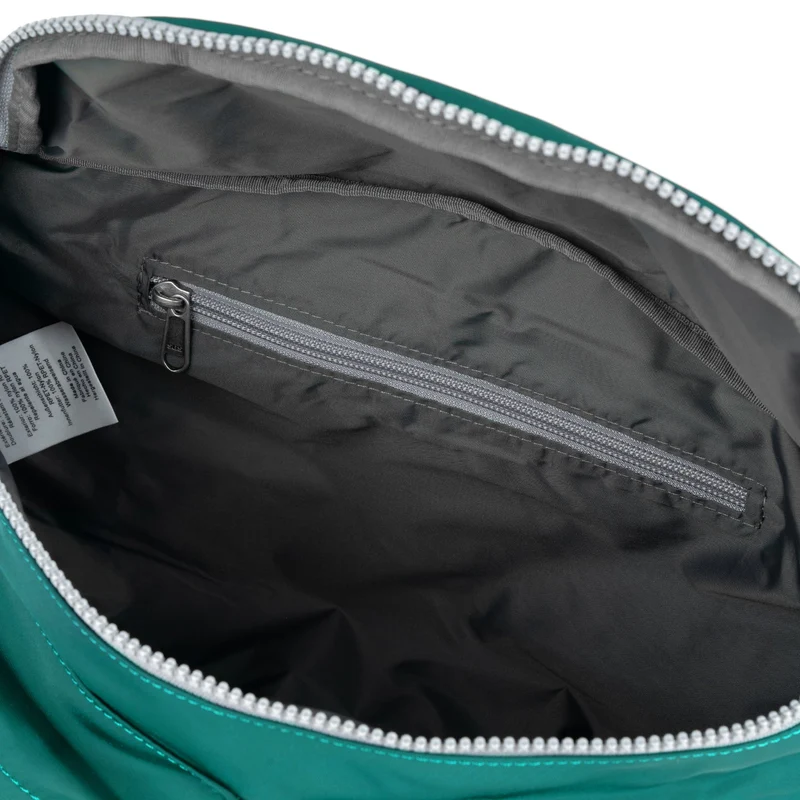ROKA Ovale M XL-Tasche aus recyceltem Nylon - Blaugrün