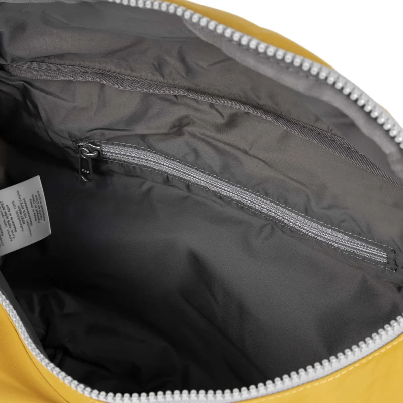 ROKA Ovale M XL-Tasche aus recyceltem Nylon - Mais