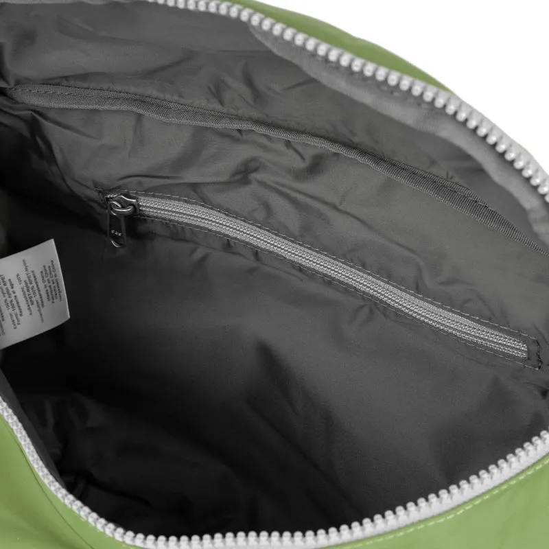 ROKA Ovale M XL-Tasche aus recyceltem Nylon - Avocado
