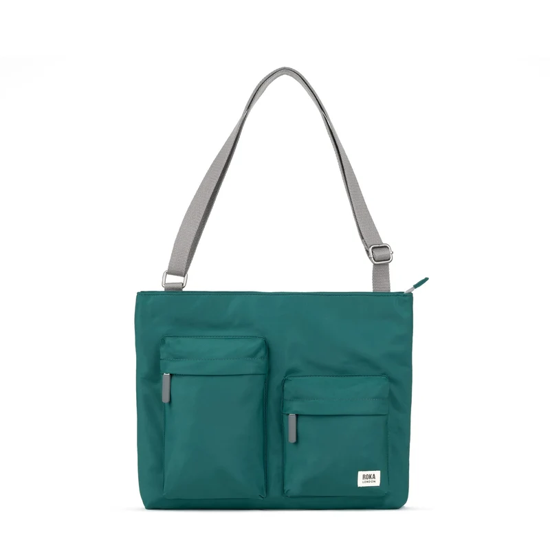 ROKA Mittelgroße Tasche Moorgate M aus recyceltem Nylon - Blaugrün