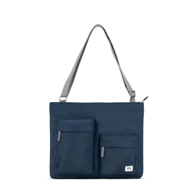 ROKA Mittelgroße Tasche Moorgate M aus recyceltem Nylon - Mitternacht