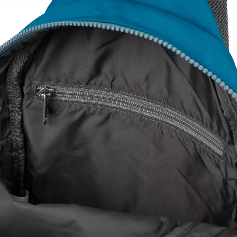 ROKA Willesden B XL Tasche aus recyceltem Nylon - Hafen