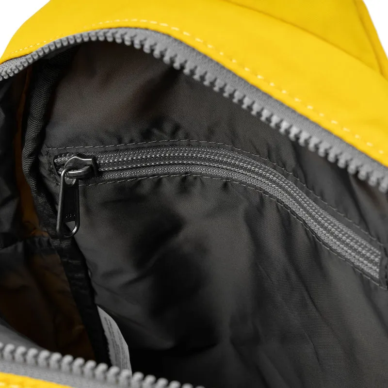 ROKA Willesden B XL Recycling-Nylon-Tasche – Senfgelb