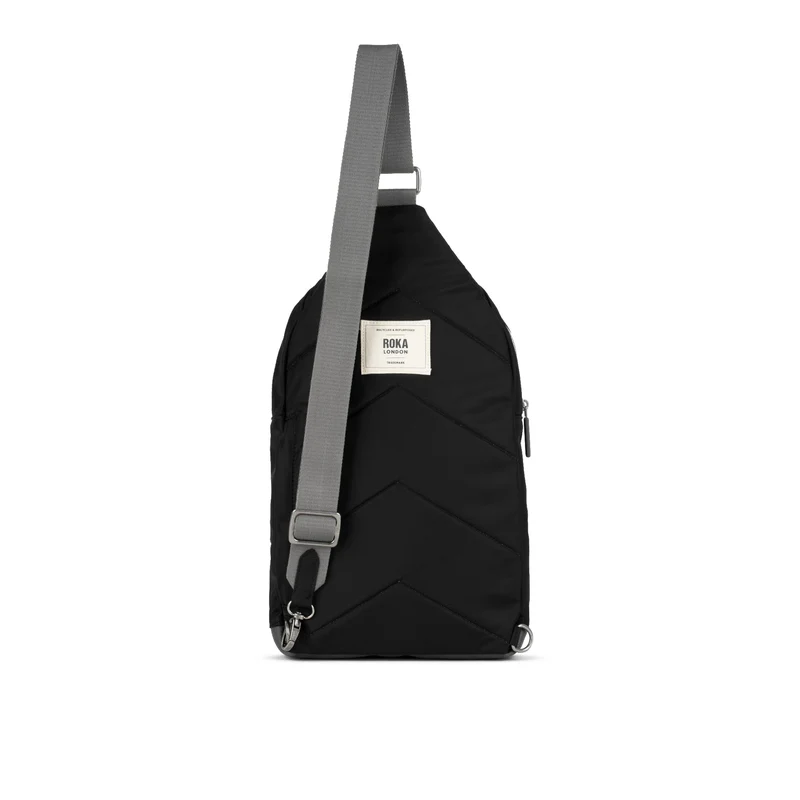 ROKA Willesden B XL Tasche aus recyceltem Nylon – Schwarz