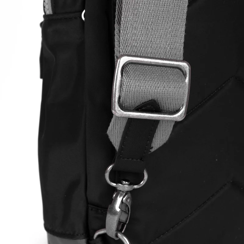 ROKA Willesden B XL Tasche aus recyceltem Nylon – Schwarz