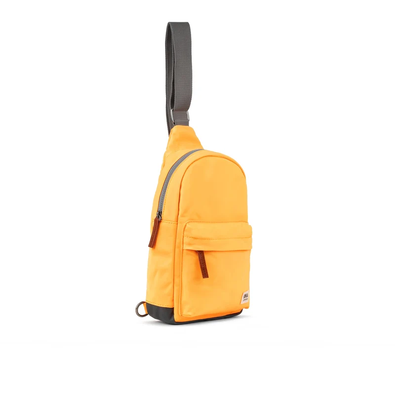 ROKA Willesden B Große Tasche aus recyceltem Nylon - Sorbet
