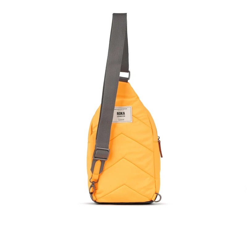 ROKA Willesden B Große Tasche aus recyceltem Nylon - Sorbet