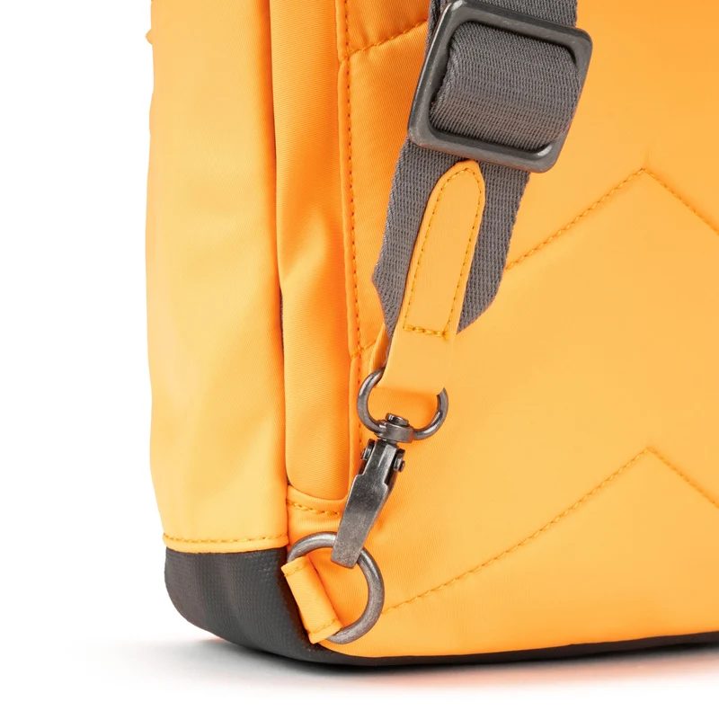 ROKA Willesden B Große Tasche aus recyceltem Nylon - Sorbet
