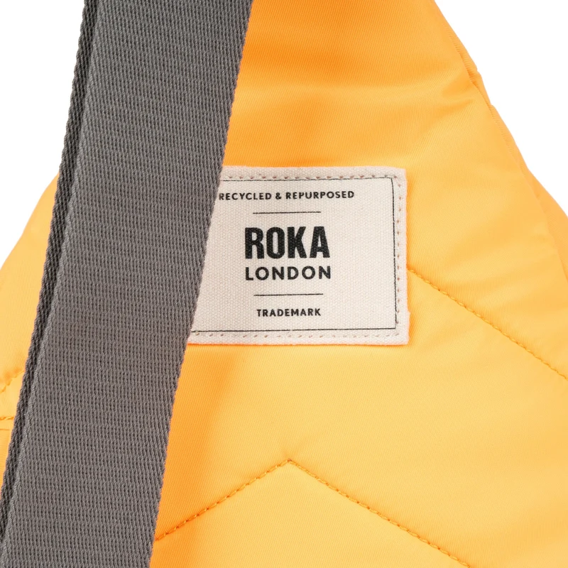 ROKA Willesden B Große Tasche aus recyceltem Nylon - Sorbet
