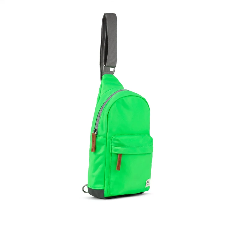 ROKA Willesden B Große Tasche aus recyceltem Nylon - Shamrock