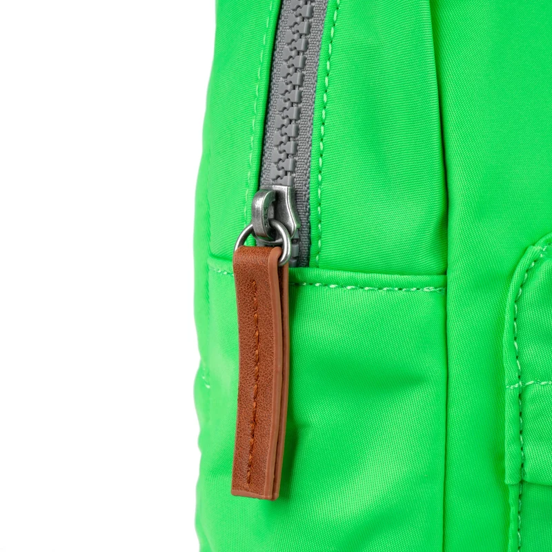 ROKA Willesden B Große Tasche aus recyceltem Nylon - Shamrock