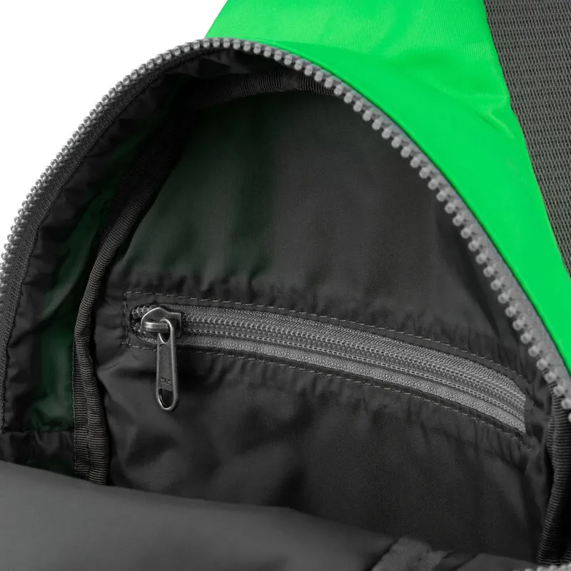 ROKA Willesden B Große Tasche aus recyceltem Nylon - Shamrock