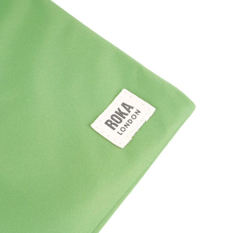 ROKA Chelsea Kiwi-Tasche aus recyceltem Nylon