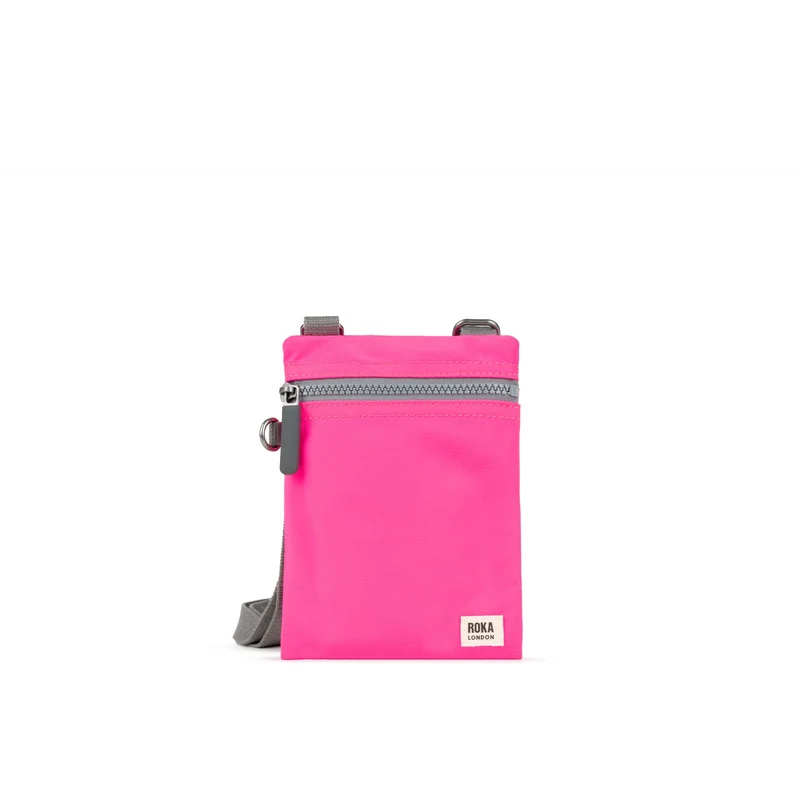ROKA Chelsea Neonpinke Tasche aus recyceltem Nylon
