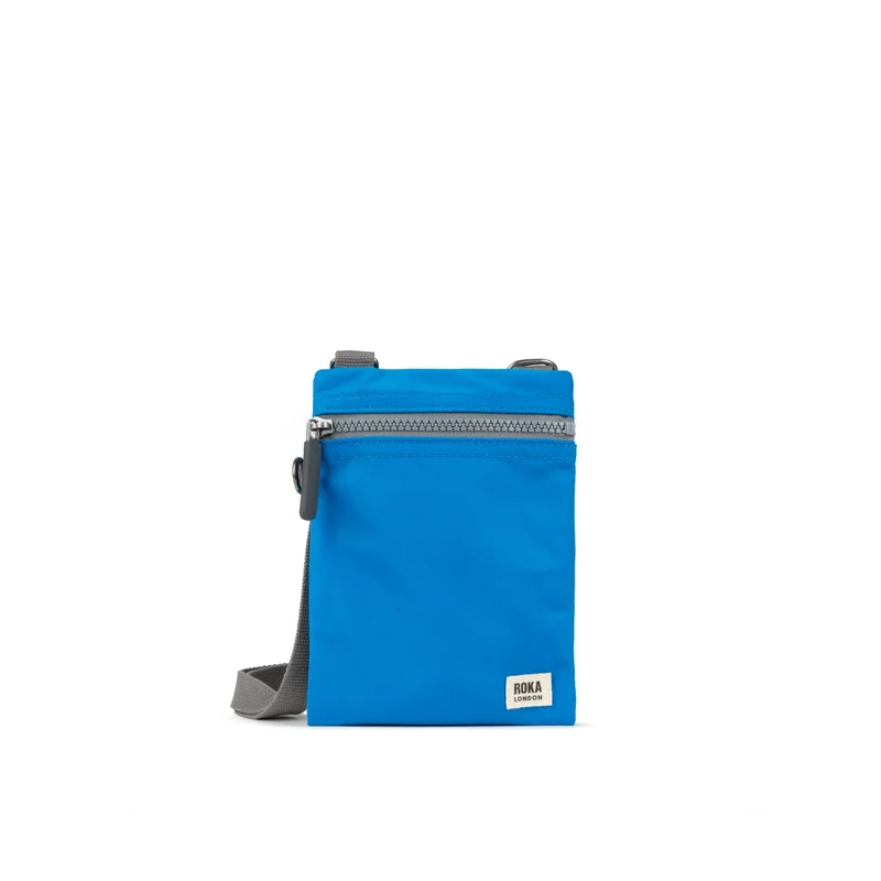 ROKA Chelsea Neonblaue Tasche aus recyceltem Nylon