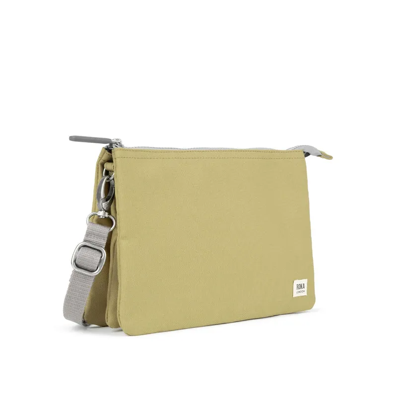ROKA Carnaby Crossbody XL Khaki Tasche aus recyceltem Canvas