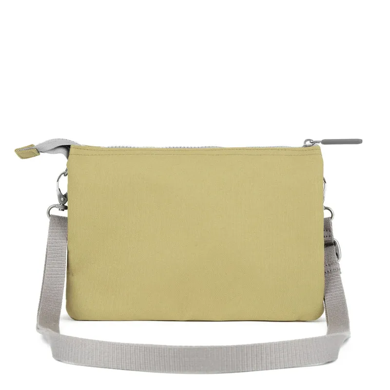 ROKA Carnaby Crossbody XL Khaki Tasche aus recyceltem Canvas