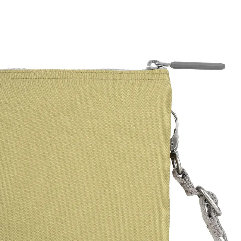 ROKA Carnaby Crossbody XL Khaki Tasche aus recyceltem Canvas