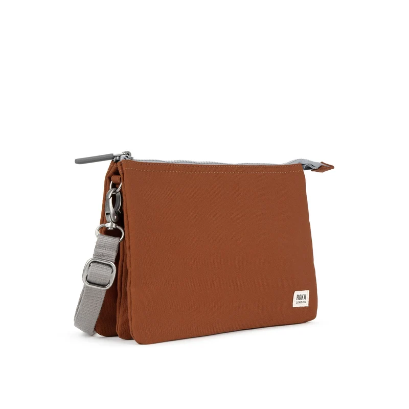 ROKA Carnaby Crossbody XL Tasche aus recyceltem Canvas