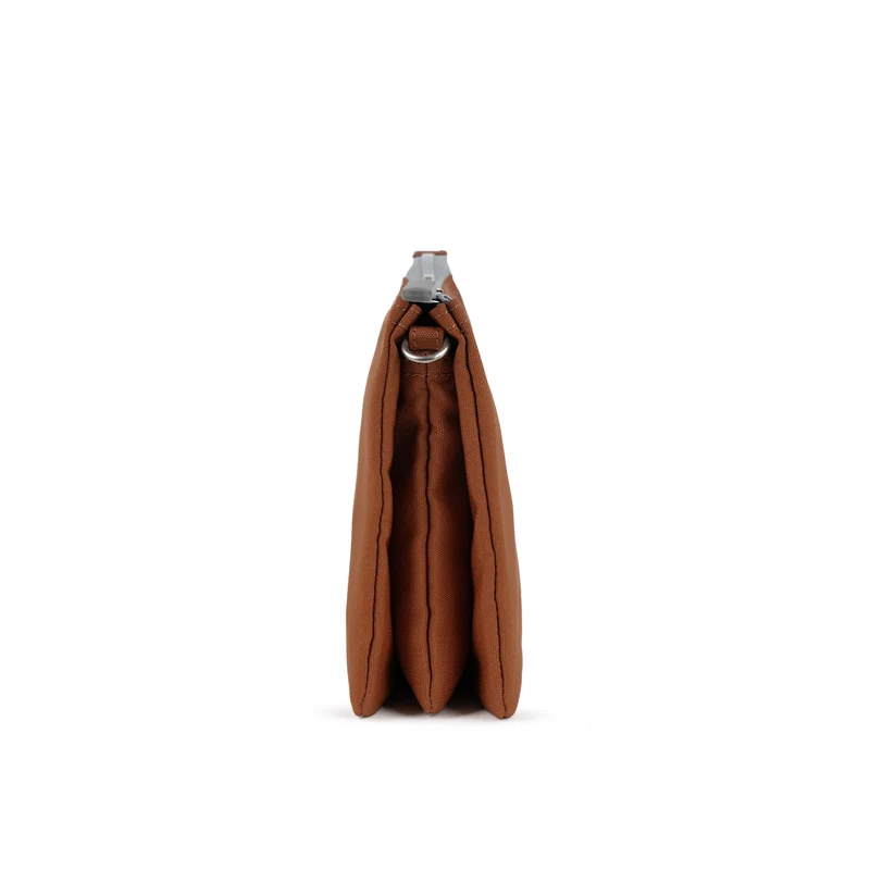 ROKA Carnaby Crossbody XL Tasche aus recyceltem Canvas