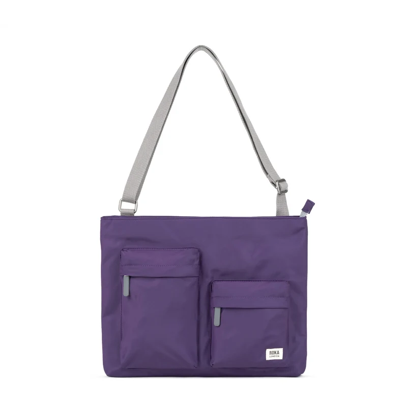 ROKA Mittelgroße Tasche Moorgate M aus recyceltem Nylon - Majestätische Lila