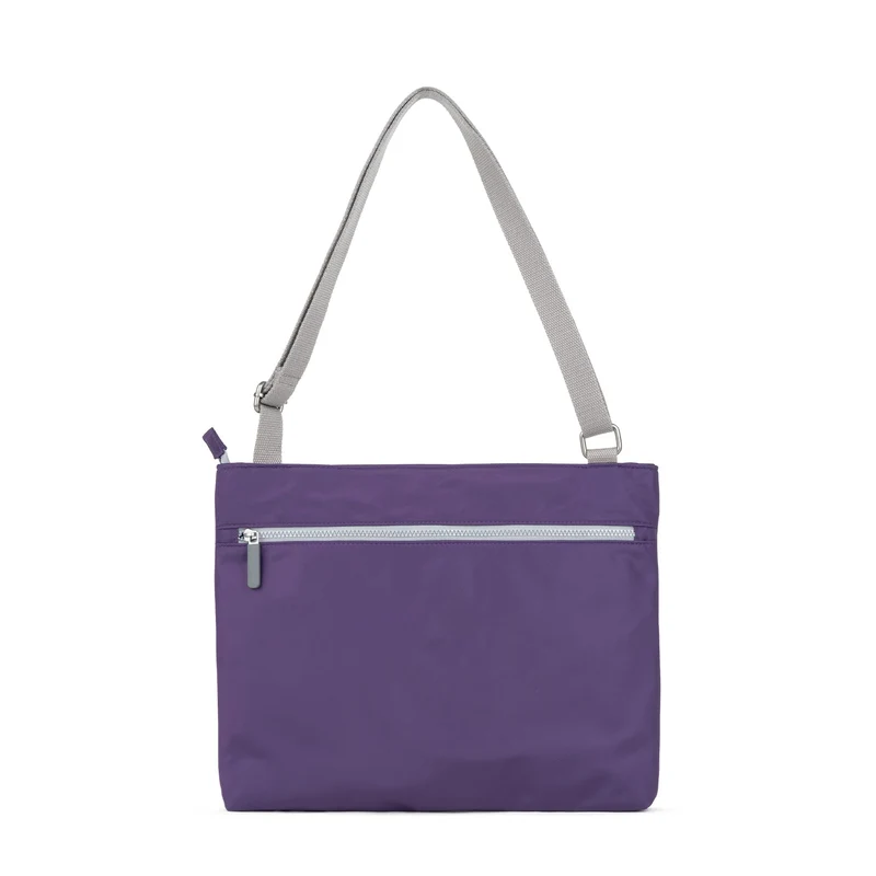 ROKA Mittelgroße Tasche Moorgate M aus recyceltem Nylon - Majestätische Lila