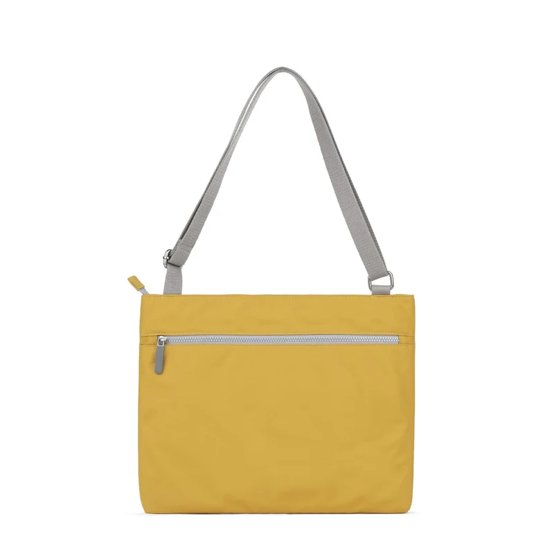 ROKA Mittelgroße Tasche Moorgate M aus recyceltem Nylon - Mais