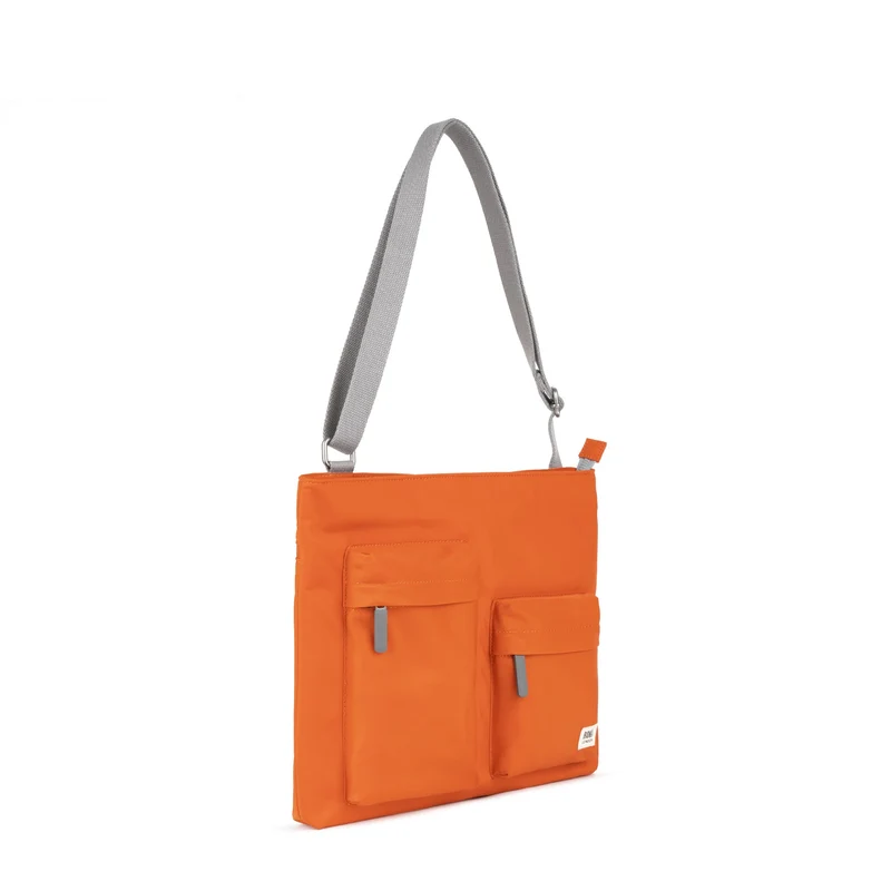 ROKA Mittelgroße Tasche Moorgate M aus recyceltem Nylon - Gebranntes Orange