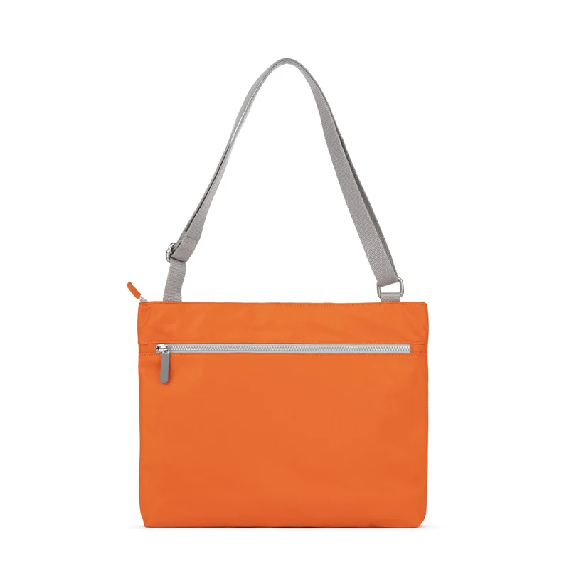 ROKA Mittelgroße Tasche Moorgate M aus recyceltem Nylon - Gebranntes Orange