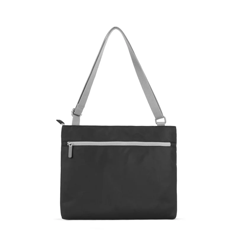 ROKA Mittelgroße Tasche Moorgate M aus recyceltem Nylon - Schwarz