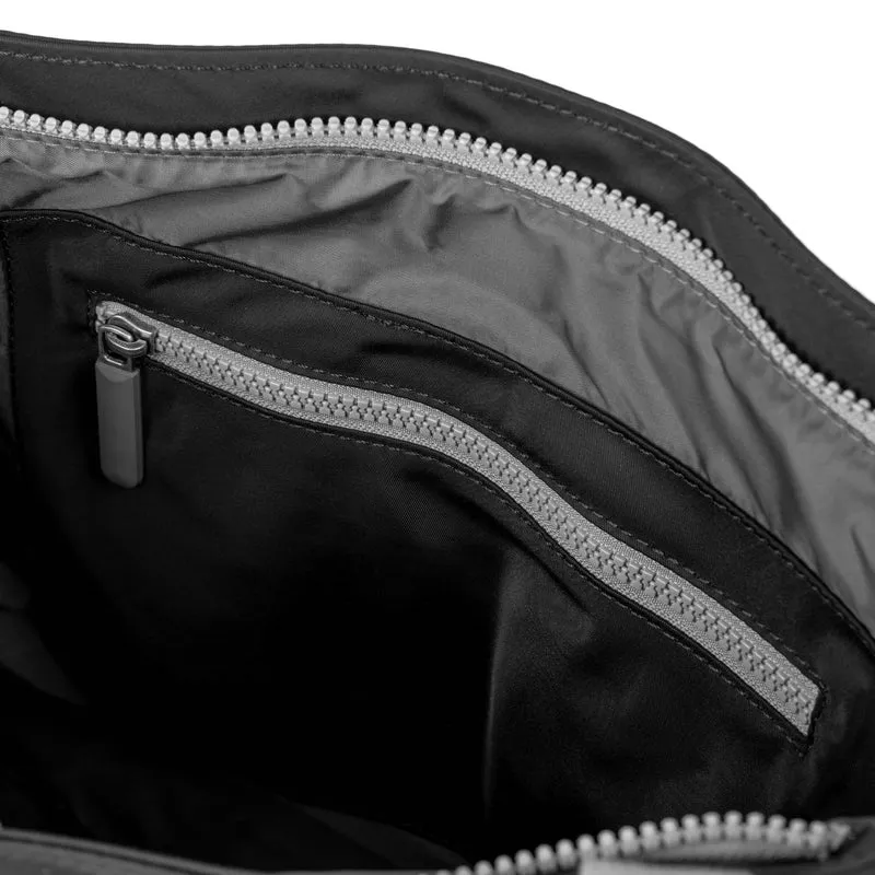 ROKA Mittelgroße Tasche Moorgate M aus recyceltem Nylon - Schwarz