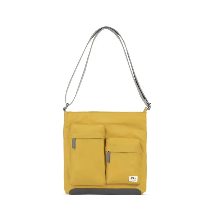 ROKA Kennington M Mittelgroße Tasche aus recyceltem Nylon - Mais