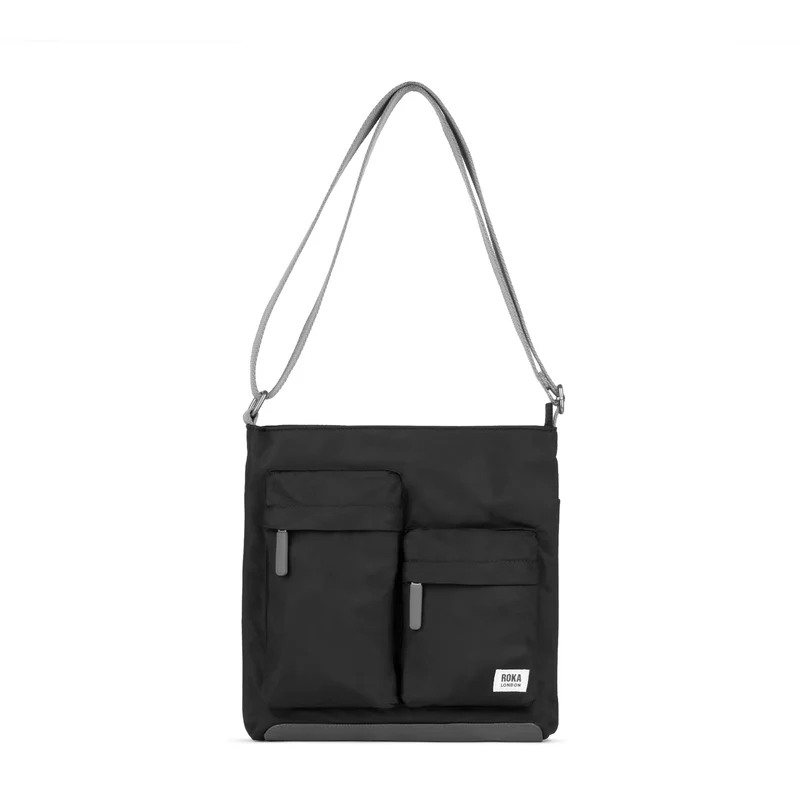 ROKA Kennington M Mittelgroße Tasche aus recyceltem Nylon - Schwarz