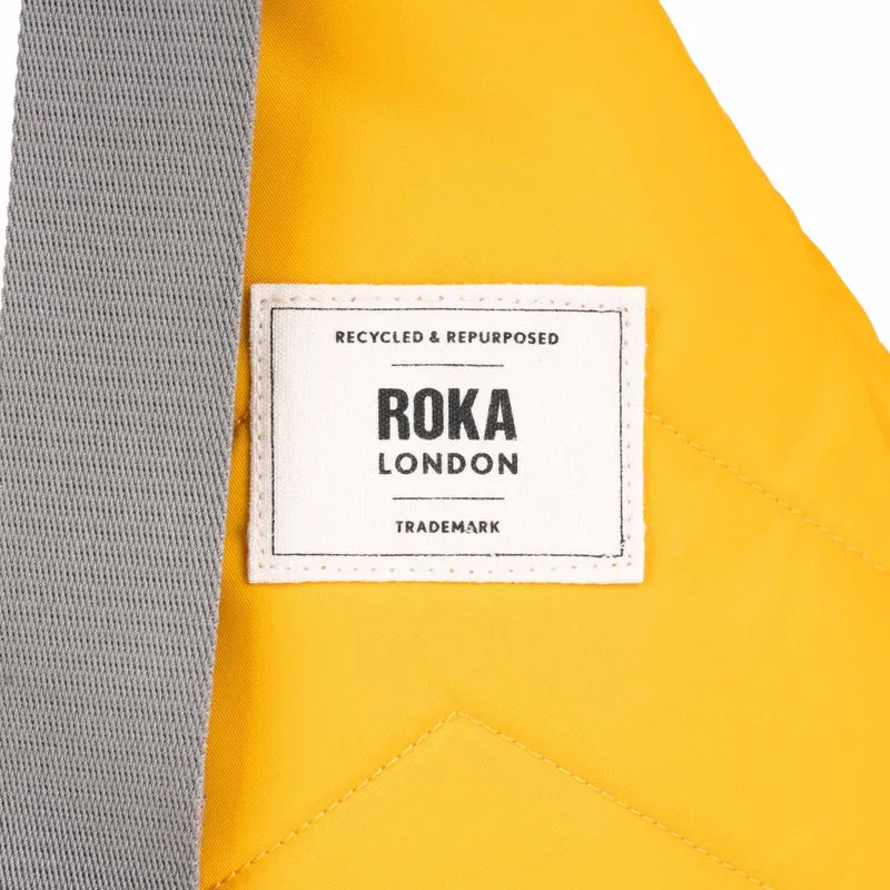 ROKA Willesden B Große Tasche aus recyceltem Nylon – Safran