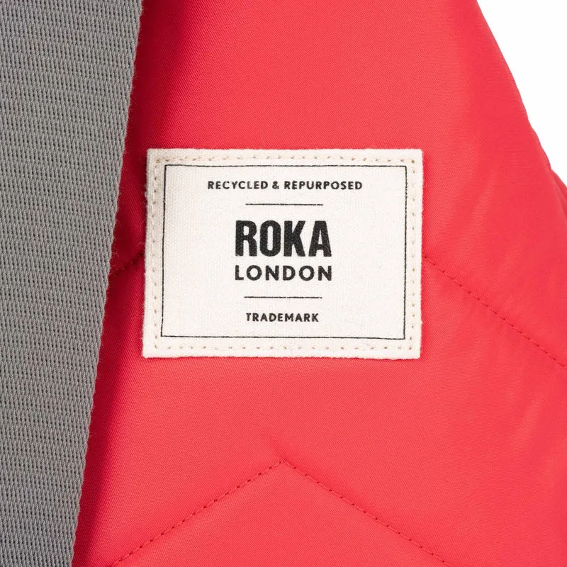 ROKA Willesden B Große Tasche aus recyceltem Nylon - Mohnblume