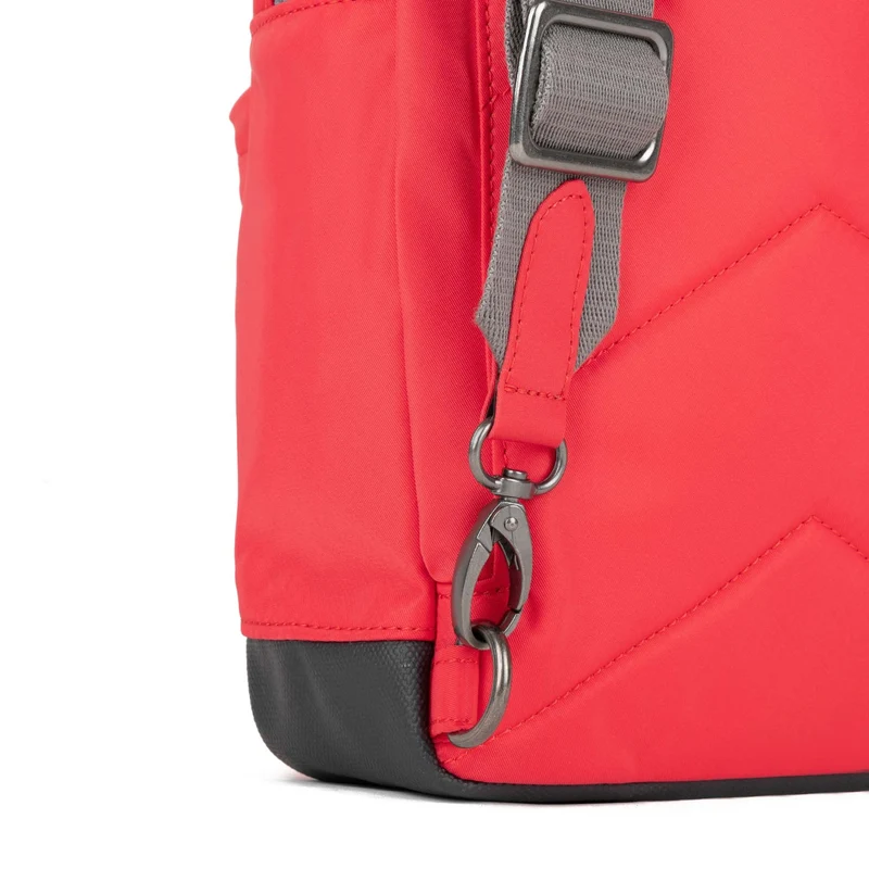 ROKA Willesden B Große Tasche aus recyceltem Nylon - Mohnblume