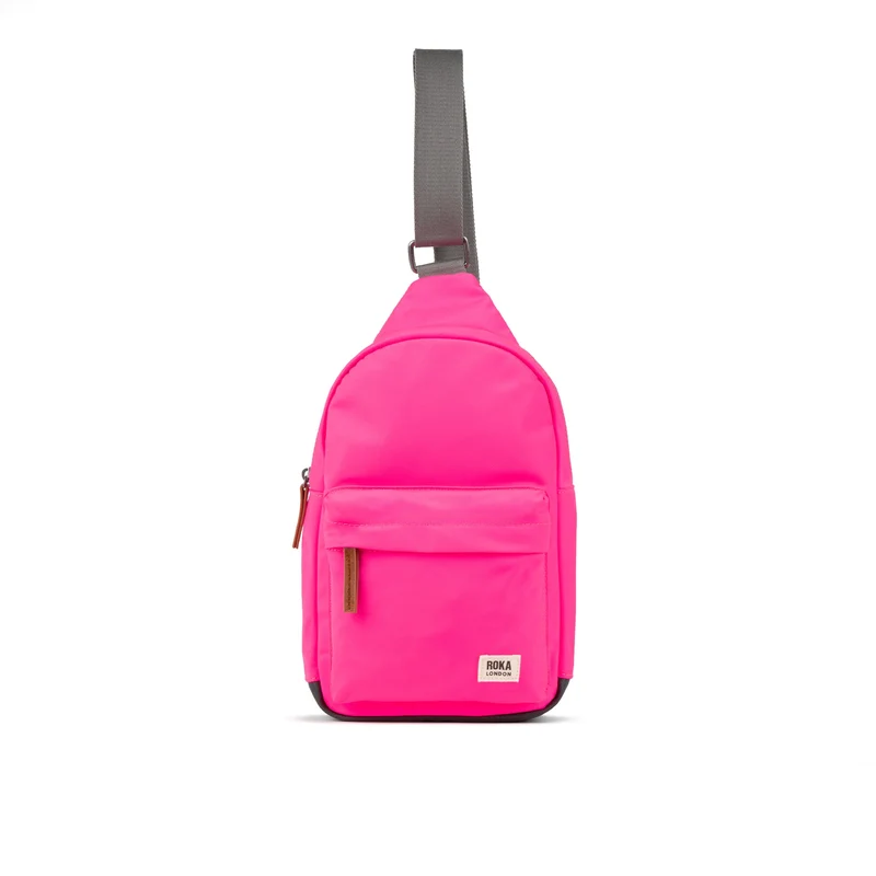 ROKA Willesden Große Tasche aus recyceltem Nylon – Neonpink