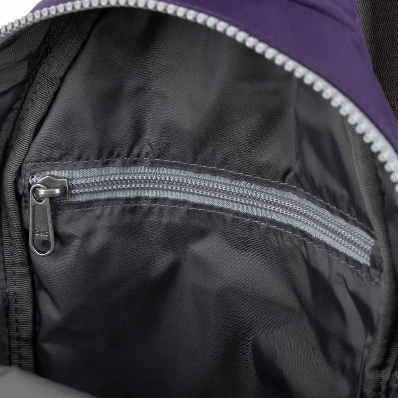 ROKA Willesden Große Tasche aus recyceltem Nylon – Majestätisches Lila