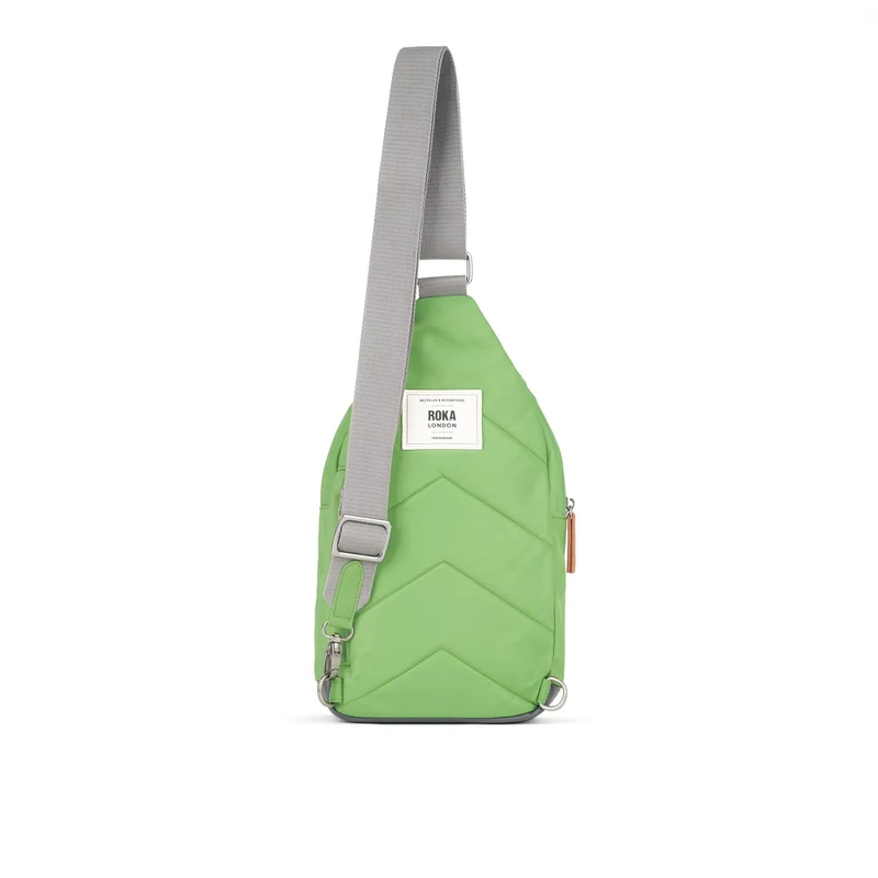 ROKA Willesden Große Tasche aus recyceltem Nylon – Kiwi