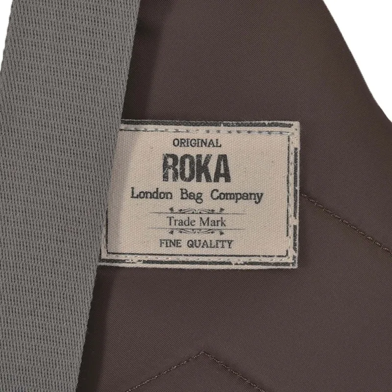 ROKA Willesden B Große recycelte Nylontasche - Schokolade