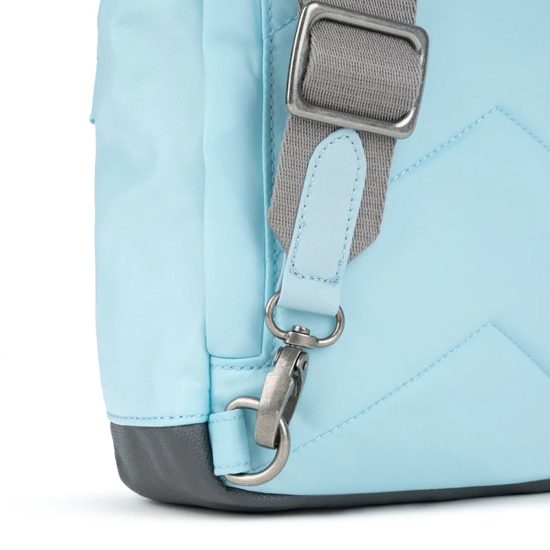 ROKA Willesden B Große Tasche aus recyceltem Nylon - Canal