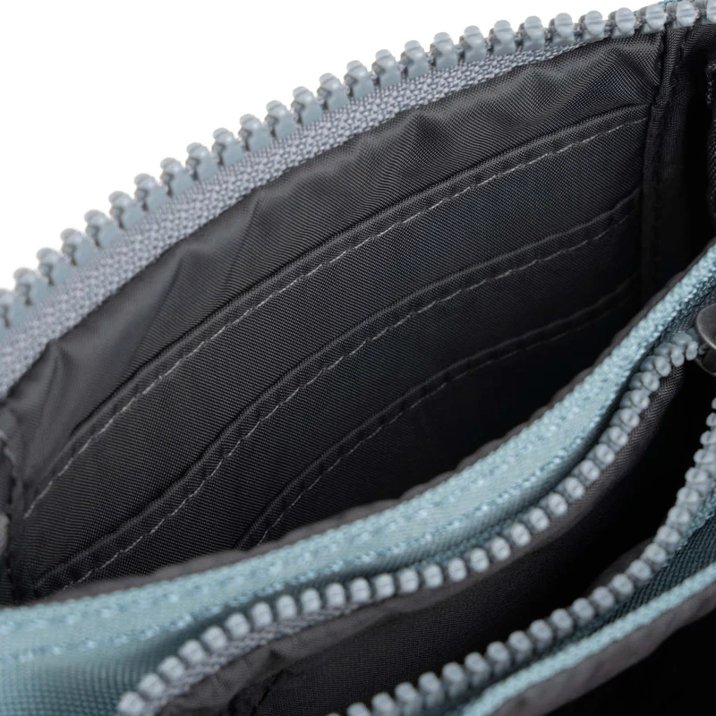 ROKA Carnaby Kleine Geldbörse aus recyceltem Canvas von London Fog